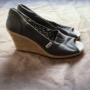 Toms Shoes